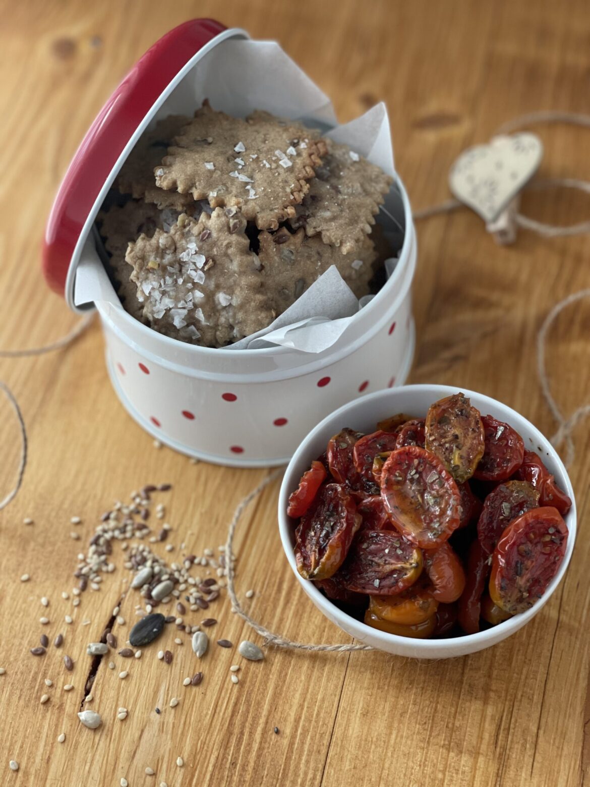 cracker e pomodorini confit_chiaratraifornelli