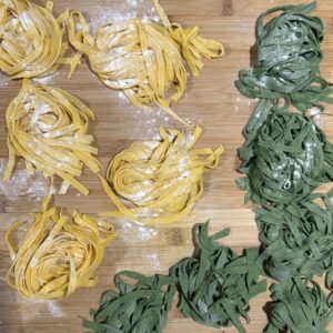 LA PASTA FRESCA ALL'UOVO DI COPPIA - TAGLIATELLE PAGLIA E FIENO E BARBERA